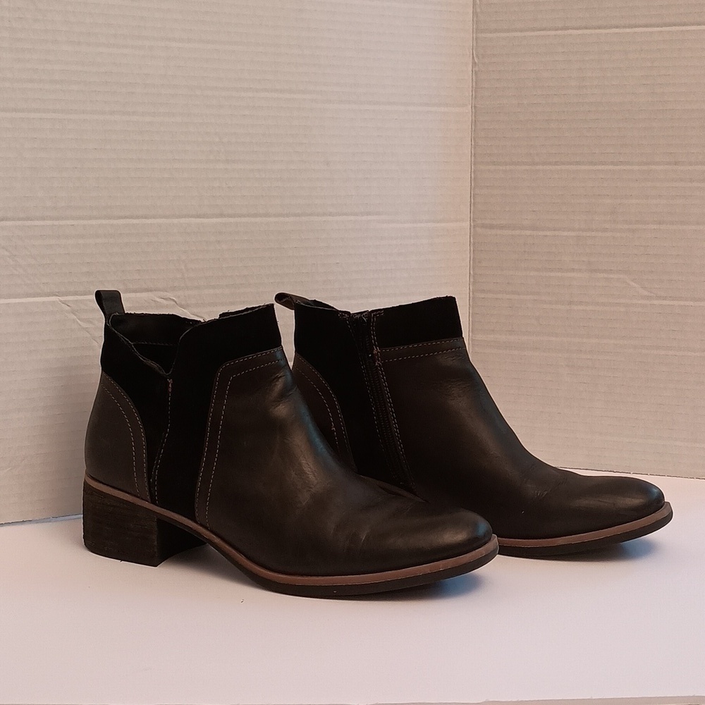 Korks Thyone‎ Black Suede & Leather Ankle Bootie Side Zip Women’s 9.5